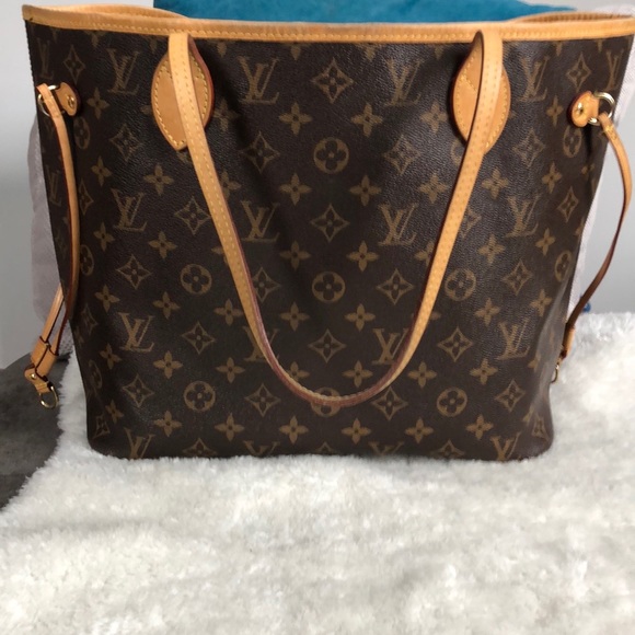 Louis Vuitton Handbags - Louis Vuitton Neverfull mm